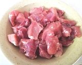 Tejszínes zöldborsós sertéscomb 🍖🍃 recept fázis 1 fotója
