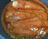 Foto del paso 3 de la receta Rape con salsa de pimientos y piñones al vino dorado