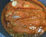 Foto del paso 3 de la receta: Rape con salsa de pimientos y piñones al vino dorado