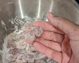 A picture of step 5 of Traditional English devilled lamb kidneys.