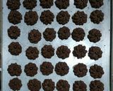 Foto langkah ke 6 dari resep Semprit Coklat Cookies.