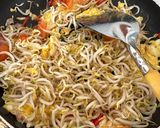 Foto langkah ke 6 dari resep Tumis Tauge Tahu Telur Spesial #tiketGAS2025.