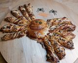 Une image de l'étape 6 de 🕷️ Feuilleté à la tomate araignée (Halloween).