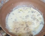 Foto langkah ke 4 dari resep Creamy Mushroom Chicken Spaghetti.