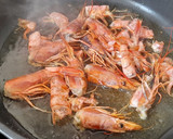 Foto del paso 4 de la receta: Fideos tostados con rape y marisco