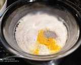 Foto del paso 2 de la receta: 🌈Panecillos al Huevo de Boniato, Cúrcuma y Pimienta🌈