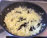 A picture of step 4 of Tomato Cream Sauce.
