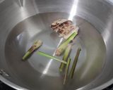 Foto langkah ke 1 dari resep Wedang Creamy Matcha (serai, jahe, madu).