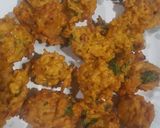 A picture of step 3 of Rice pakoda.