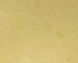 Foto del paso 2 de la receta: Bizcocho de yogur con fresas