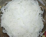 Foto langkah ke 1 dari resep Bihun + Ece (Kerang) Masak Saus Tiram.