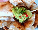 Une image de l'étape 5 de Guacamole et tortillas grillées.