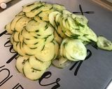 Une image de l'étape 7 de Salade de concombre aux tomates,céleri branche et radis ronds.