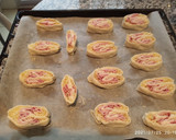 Foto del paso 7 de la receta: Palmeritas de hojaldre con mortadela y queso