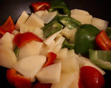 Foto del paso 1 de la receta: Patatas y pimientos con huevos