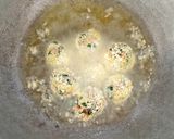 Foto langkah ke 7 dari resep Bola Bola Nasi Sayur Ngumpet.