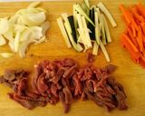 Foto del paso 1 de la receta: Wok de noodles de udon con ternera y verduras