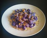 Foto del passaggio 7 della ricetta Gnocchi di patata viola con gorgonzola e nocciole