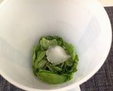 Foto del passaggio 1 della ricetta Paccheri con pesce, peperoni corno e olio aromatizzato con menta e basilico