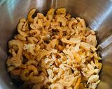 Gambar langkah 2 resipi Sambal Tumis Udang Kering.