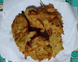 Foto langkah ke 5 dari resep Bakwan Bawang Bombay.