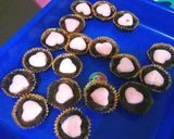 Foto langkah ke 3 dari resep Permen coklat cinta.