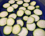 Foto del paso 1 de la receta: Calabacín rebozado sin huevo