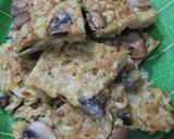 Foto langkah ke 3 dari resep Omlet mie jamur #sederhana.