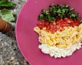 Foto del paso 4 de la receta: 🍅🌿 Sorrentinos caprese - tomate, queso, ricotta y albahaca - con masa precocida casera 🌿🍅