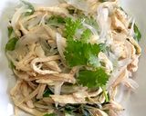 Hình bước làm 2 của món Cơm gà xé keto