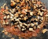 Foto del paso 5 de la receta: Fideuà de pato y dátiles medjol, con un delicioso sofrito