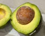 A picture of step 2 of Avocado Milk Drink.