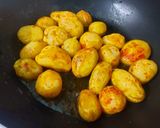 A picture of step 2 of Punjabi Dum Aloo.