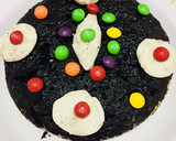 A picture of step 6 of Oreo biscuits cake.