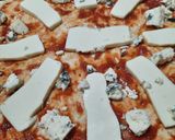 Foto del paso 4 de la receta: Pizza con queso azul y cremoso