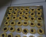 Foto langkah ke 3 dari resep Thumprid Toping Blueberry or Coklat Dcc.