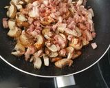 Foto del paso 3 de la receta: Judías V. con Patatas, Zanahorias, Bacon, Champiñones y huevo