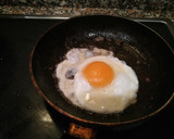 Foto del paso 4 de la receta: Huevos rotos "Bien Cargados"