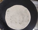 A picture of step 4 of Matar paratha.