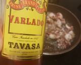 Foto del paso 4 de la receta: Calamarcitos Flambeados en aceite de oliva aromarizado con Ajo
