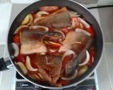 Hình bước làm 3 của món Cá cam kho cà chua (Biến tấu cách kho cá cùng gia vị Nhật)