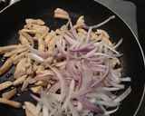 A picture of step 3 of Chicken Fajita cheese sandwich.