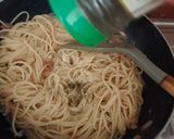 Foto langkah ke 4 dari resep Spaghetti Kornet Aglio Olio Sederhana.