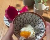 Foto langkah ke 4 dari resep Telur 1/2 matang bumbu tabur.