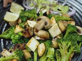 Mushroom broccoli salad