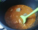 Foto del paso 3 de la receta: Patatas con carne en salsa con picada de frutos secos