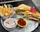 A picture of step 9 of Chicken tikka club Sandwich.