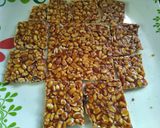 A picture of step 9 of Shingdana/moongaphali chikki.