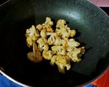A picture of step 2 of Gobi-Paneer Kadai.