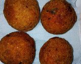A picture of step 6 of Spicy scotch eggs.